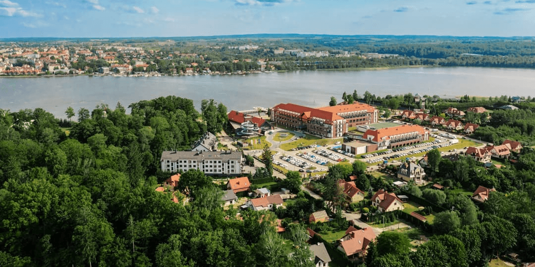 5⭐ hotel na Mazurach z aquaparkiem 🌊 i strefą spa nad Jeziorem Drwęckim 🏖️
