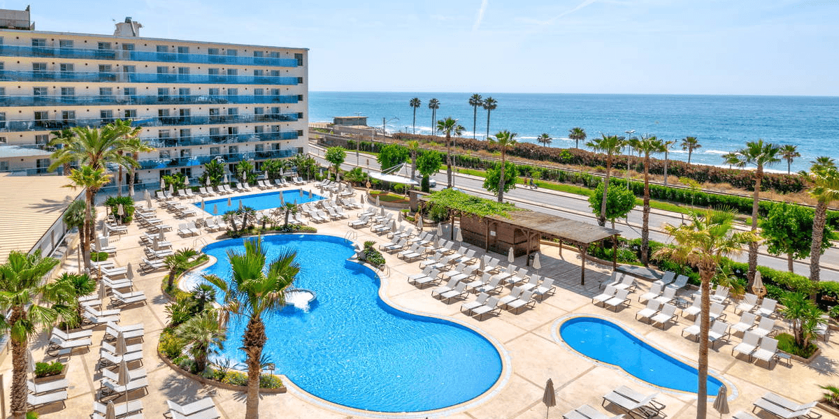 Costa Brava z wyżywieniem 🌊🏨 Tydzień w 4* hotelu z parkiem wodnym za 2790 PLN