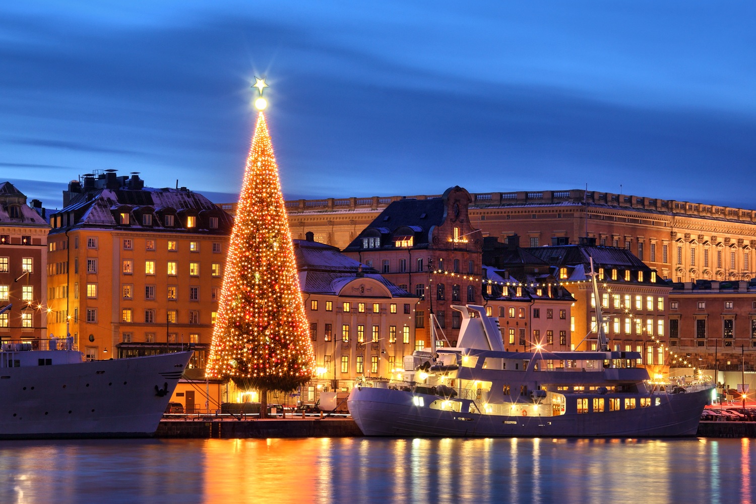 Na jarmark… do Sztokholmu 😍✈️ Loty i 4* hotel na przedłużony weekend za 729 PLN 🎄✨