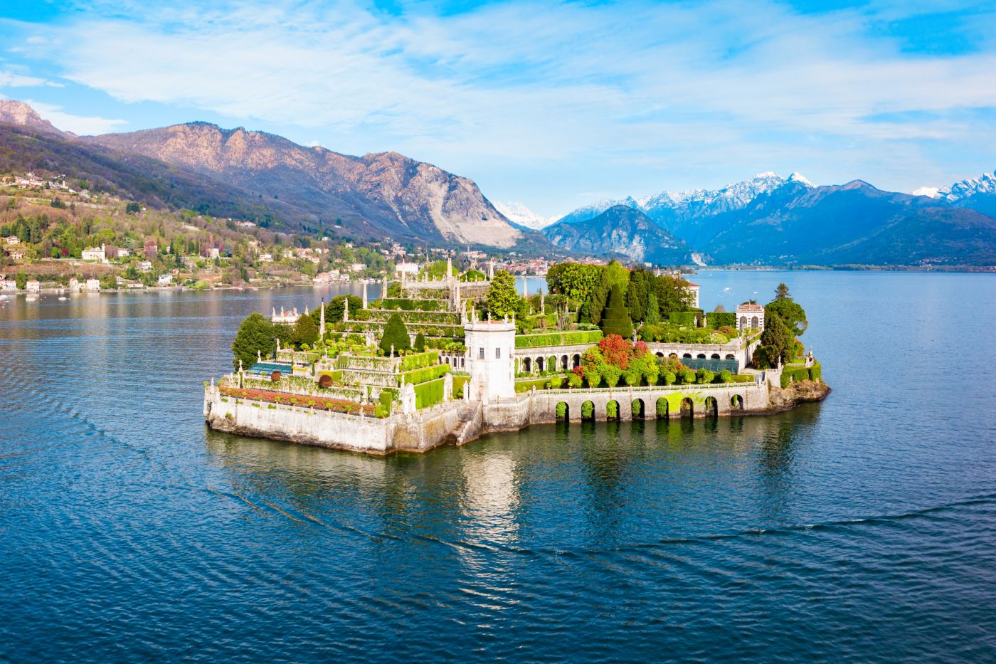 Piękne alpejskie jezioro Maggiore na granicy 🇮🇹🇨🇭 Loty, auto + noclegi z widokiem na taflę wody za 925 PLN 🏞️🚤