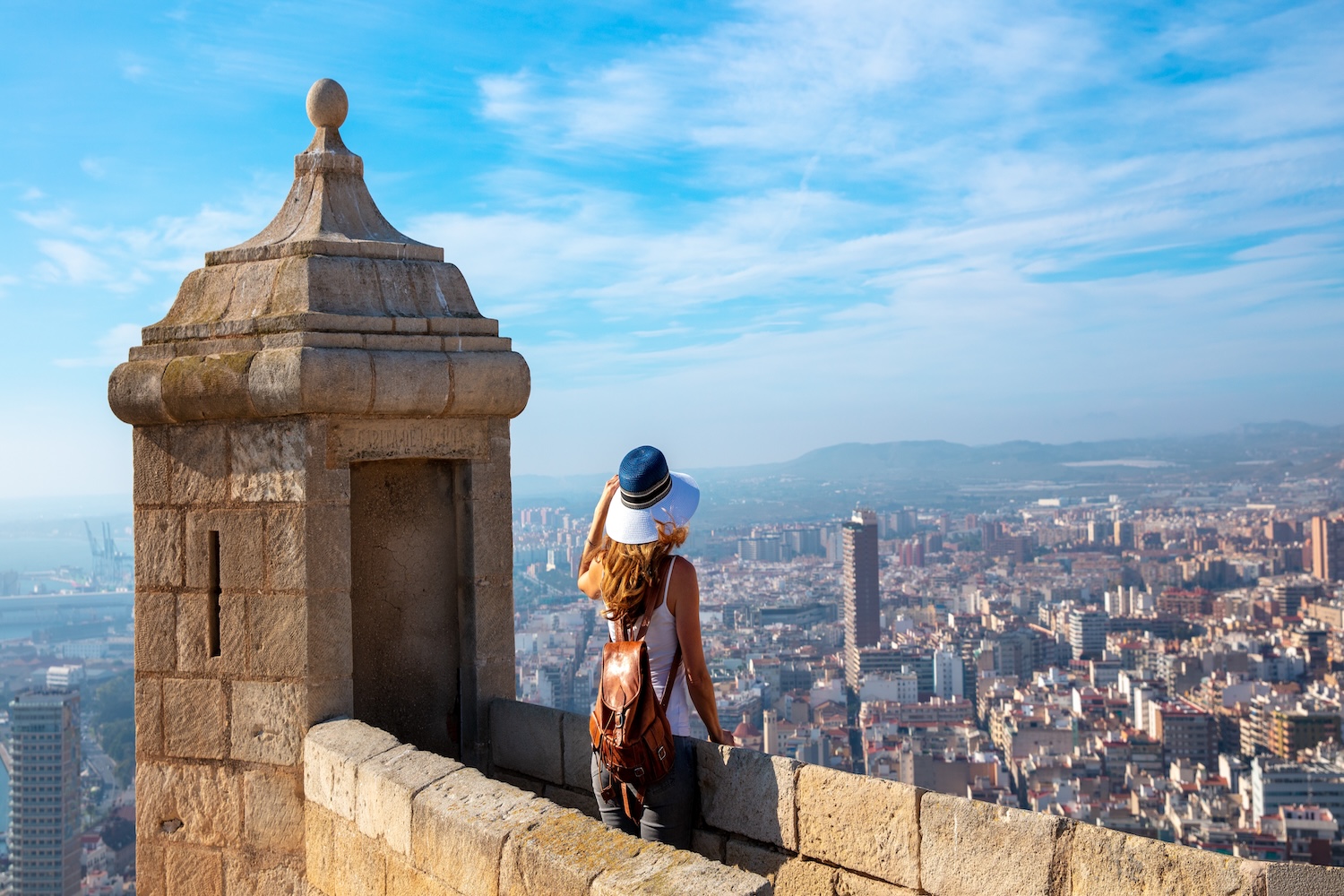 Miasto, które chce się odkrywać 🏰😍 Przedłużony weekend w Alicante za 541 PLN💸 Loty i hotel ze śniadaniami ✈️🏨
