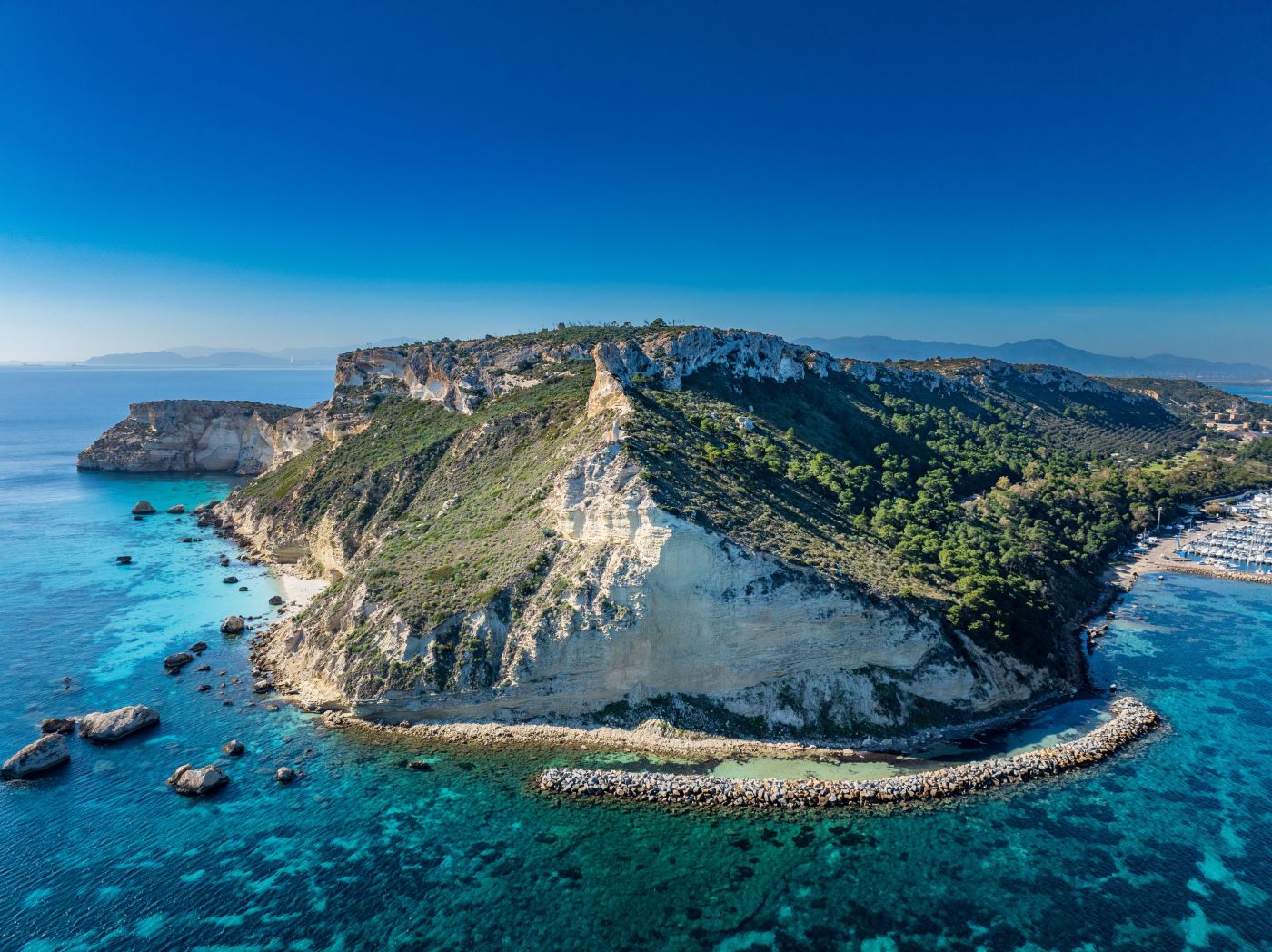 Piękna włoska wyspa w wydaniu lux ✨🥂 All inclusive na Sardynii za 1889 PLN (loty + ⭐⭐⭐⭐ hotel) ☀️🏖️
