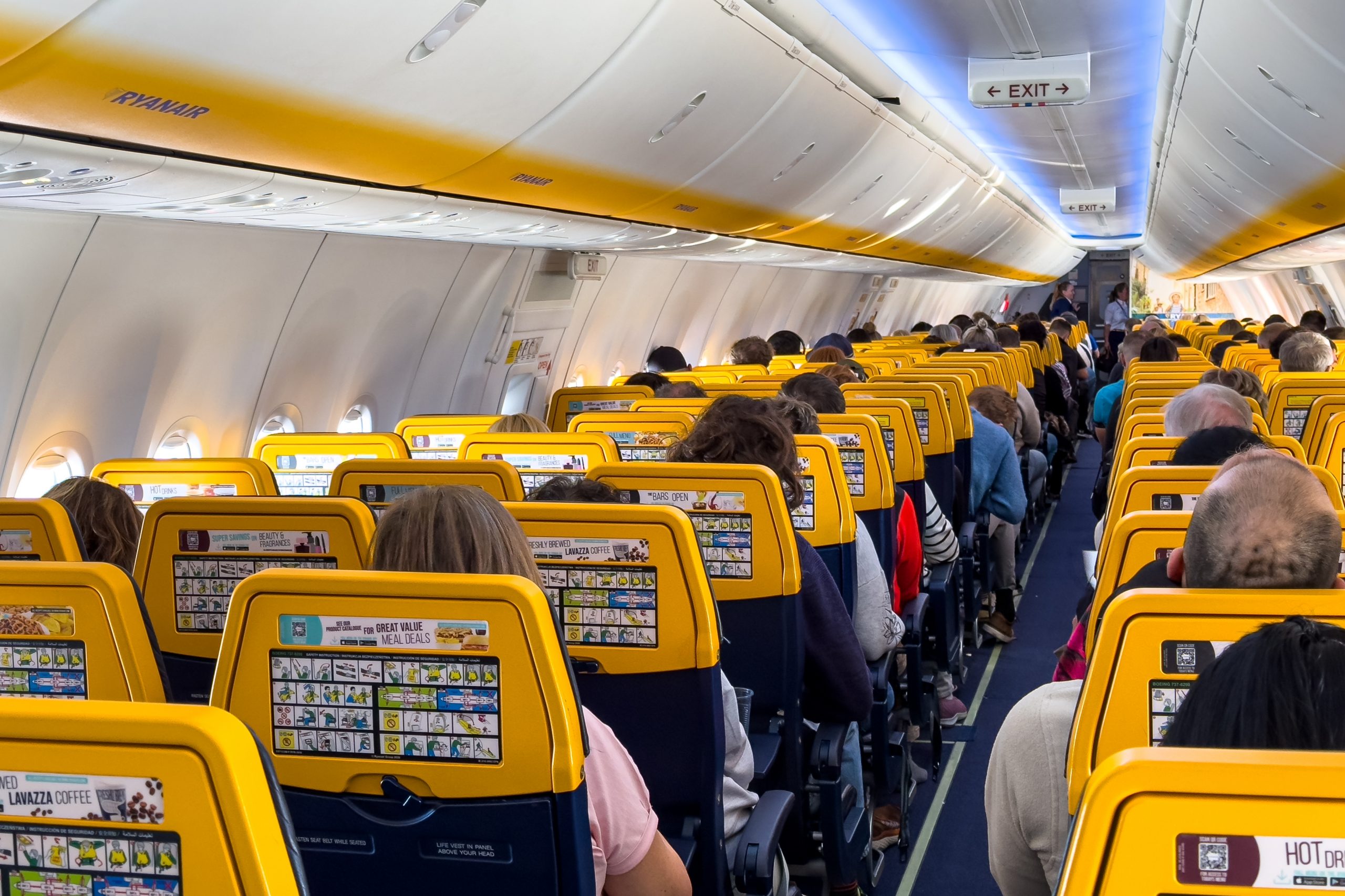 Pasażer Ryanaira lecący do Poznania zaatakował stewardesę. Będzie go to słono kosztowało – jest wyrok sądu
