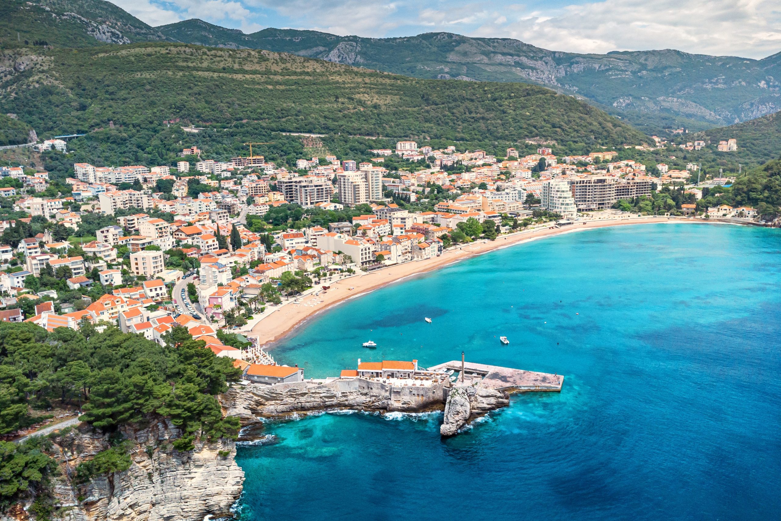 Odkryj Czarnogórę 🔥😍 Loty i 4* hotel ze śniadaniami w Petrovac za 893 PLN ✈️🇲🇪