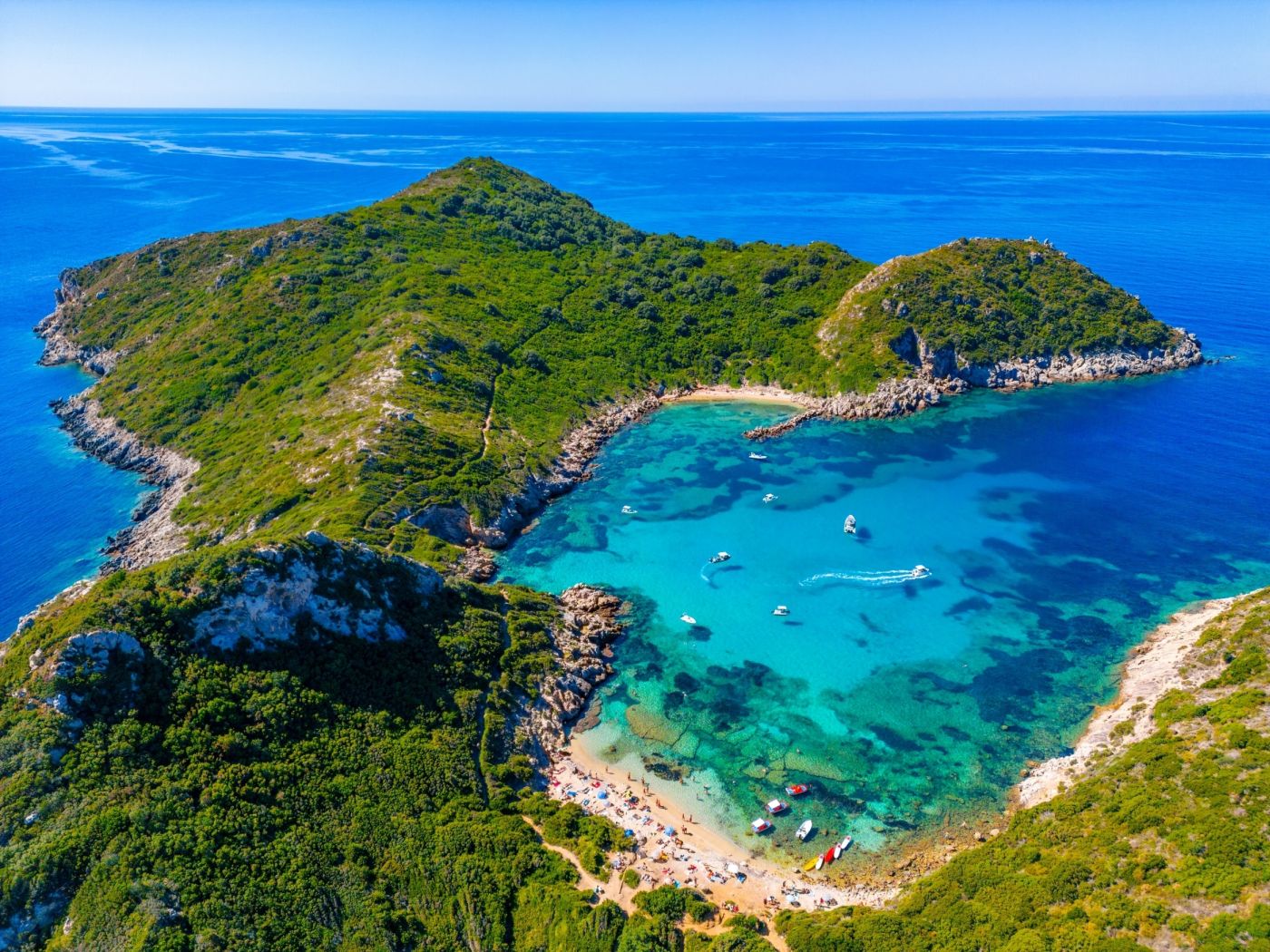 🚨 Uwaga tanio! 🚨 Wycieczka na Korfu za 644 PLN 🌿🌊 W cenie loty + hotel z basenem 👙💦