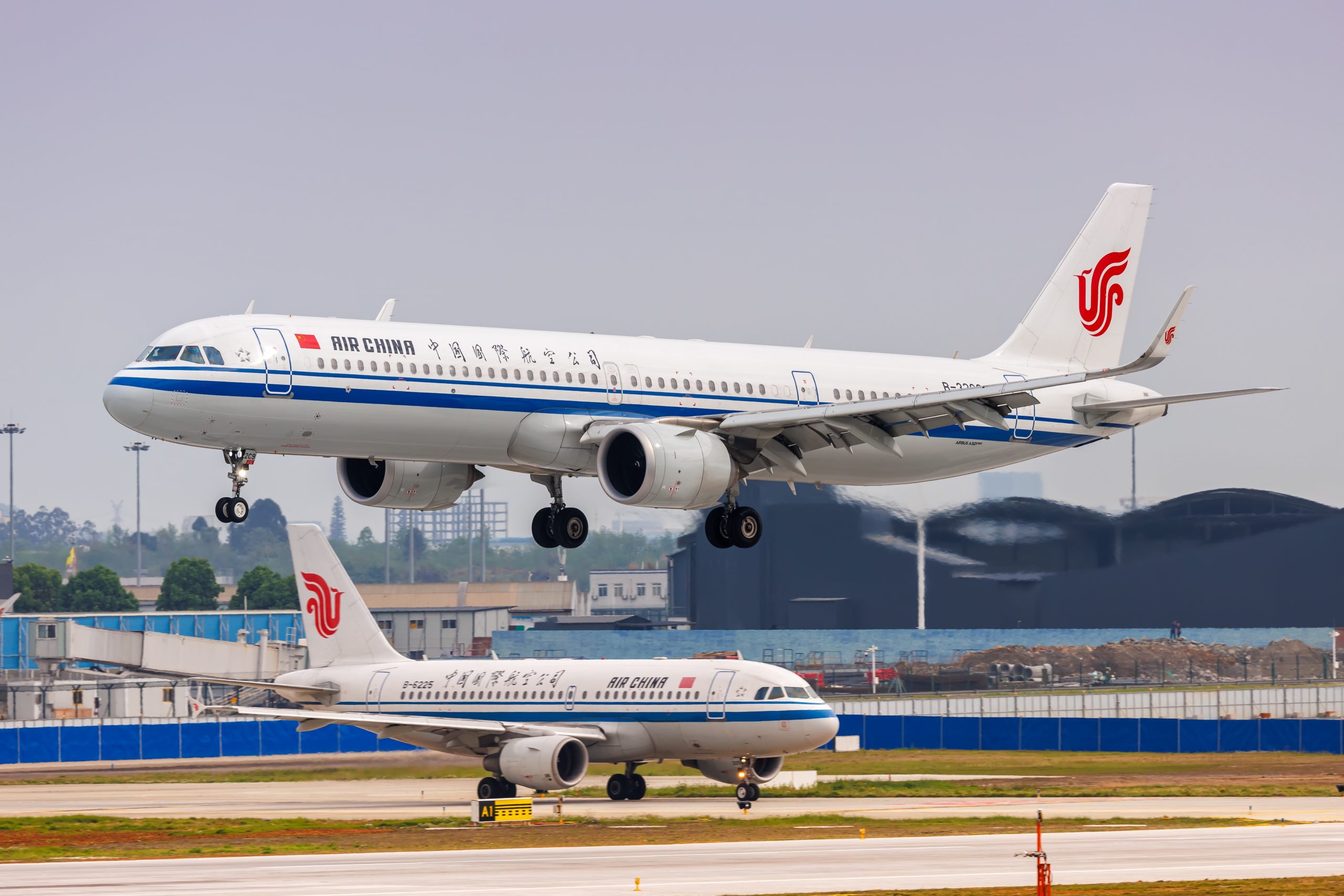 Air China i spółka miażdżą rywali z Europy na dalekich trasach do Azji. Kuszą tanimi biletami, ale nowe dane przerażają