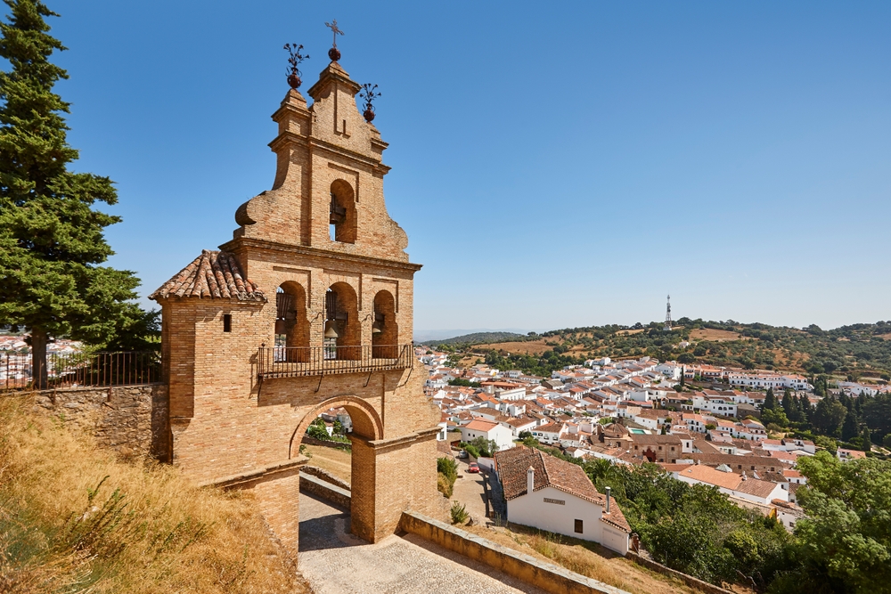 Zobacz mniej znaną część Andaluzji 😍 Loty do Sewilli i noclegi w hotelu w Aracenie za 891 PLN 😎