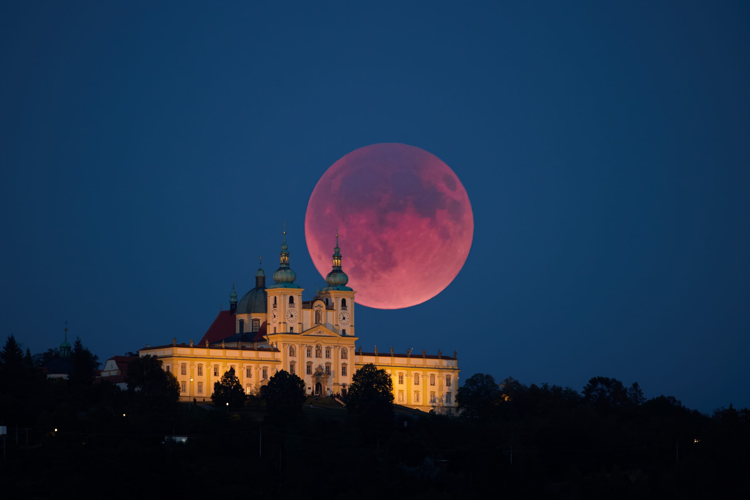 Kolejne zaćmienie już jutro, ale… trzeba nastawić budzik. To będzie przepiękny spektakl