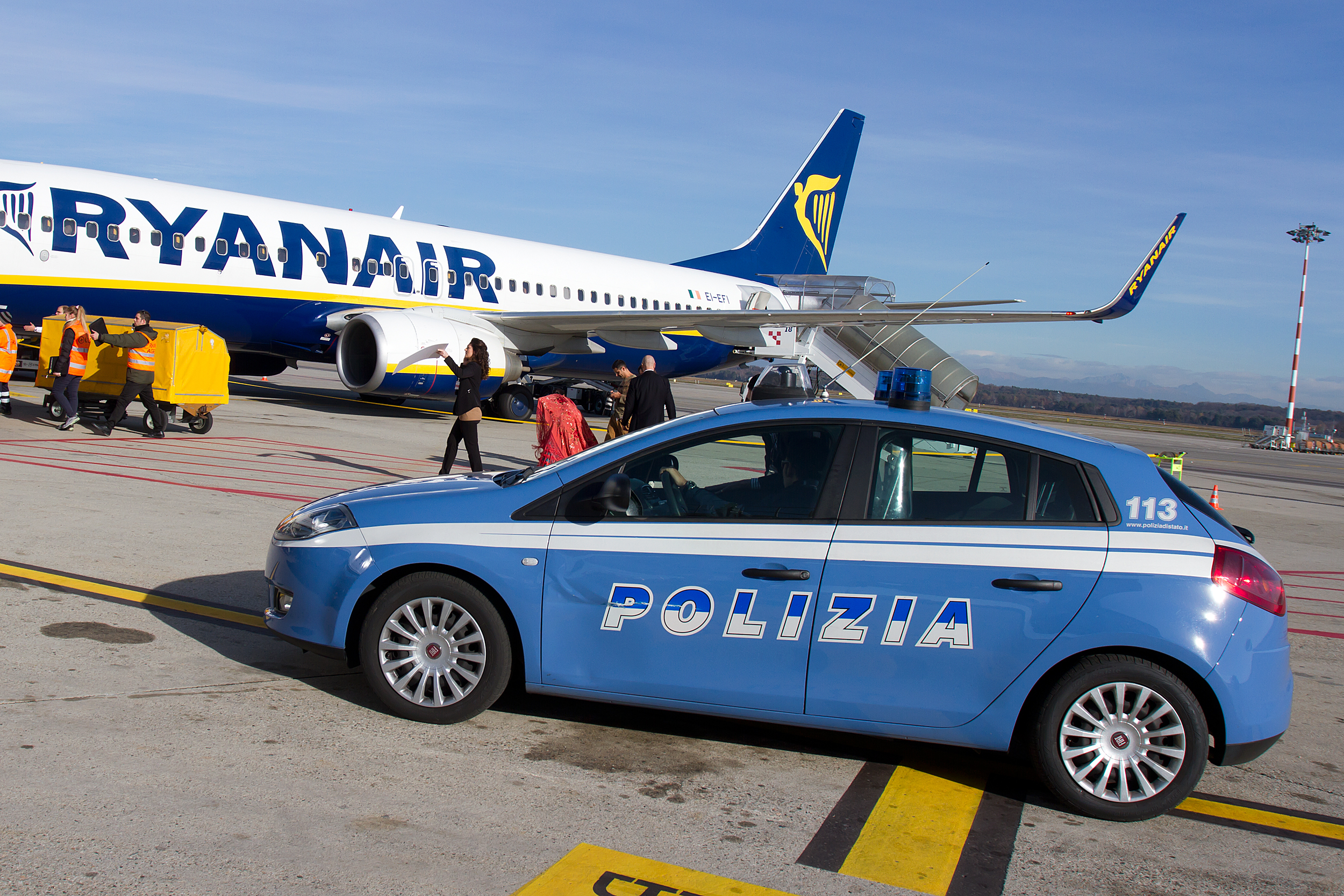 „Mąż leci, żona zostaje”. Overbooking Ryanaira zakończył się awanturą i mandatem na 3000 euro