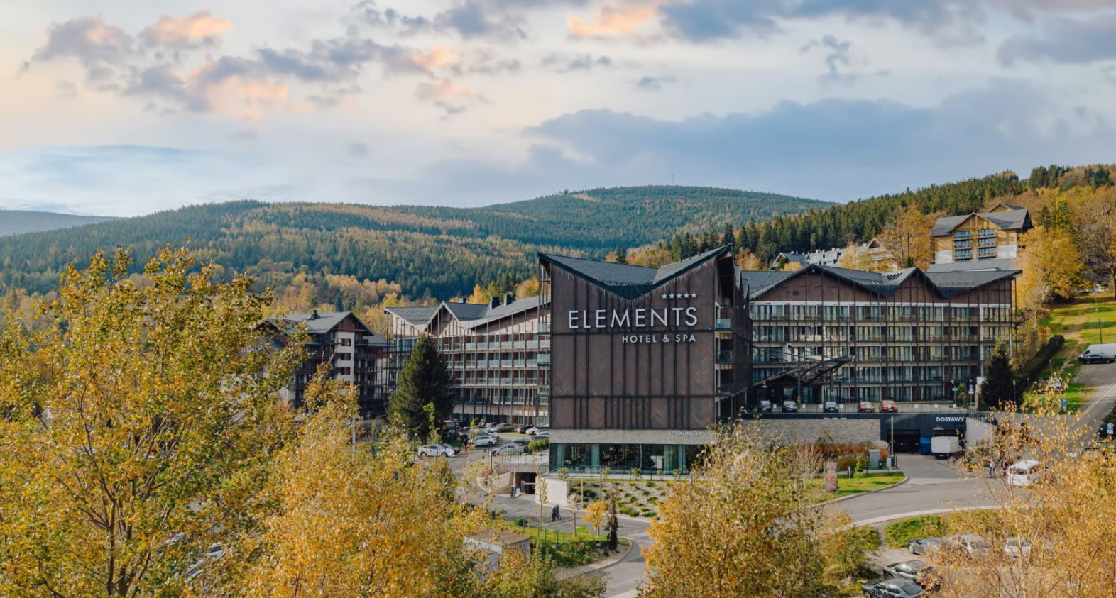 Świeradów-Zdrój w ⭐⭐⭐⭐⭐ stylu: apartamenty lub luksusowy hotel z basenem, spa i śniadaniami 🏔️✨