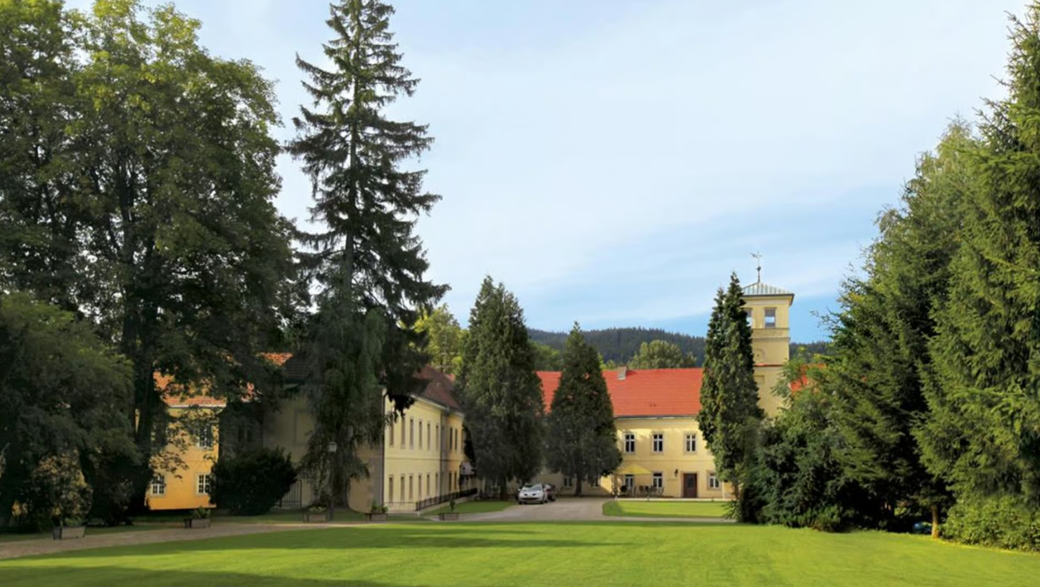 Wypocznij jak król 👑🤴 Noclegi w 4* hotelu Zamek na Skale ze śniadaniami i strefą spa 🏰🧖
