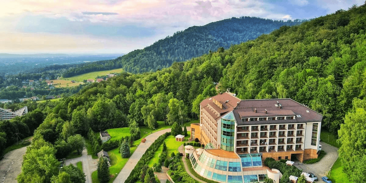 Belweder w Beskidach 🏔️ 5* hotel w Ustroniu z pełnym wyżywieniem i strefą spa 🧖