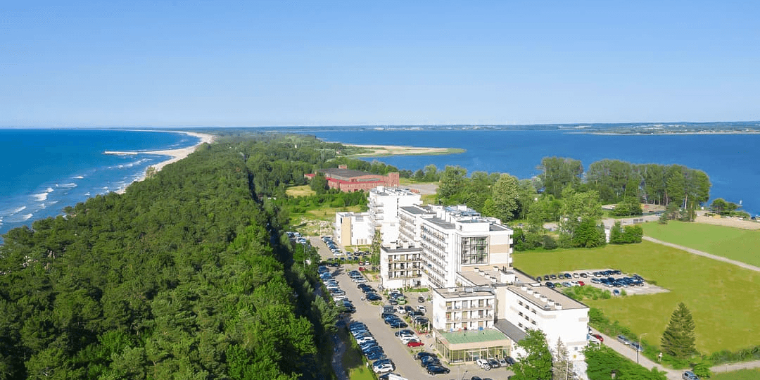 Morze możliwości 🌊 Rodzinny wypoczynek w Mielnie 100 m od plaży 🏖️ z basenem i animacjami w cenie