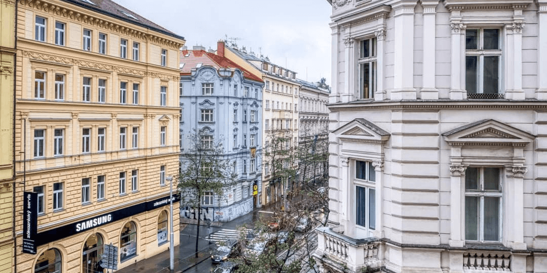 Jesienny wypad do Pragi 🍻 Noclegi blisko najważniejszych atrakcji od 186 PLN za pokój