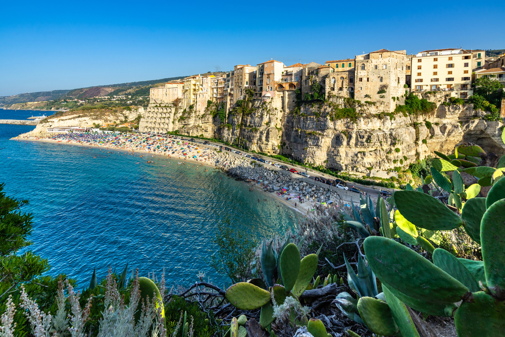 Kalabria czeka 🌊✈️ 7 dni w 4* hotelu Marinella ze śniadaniami i kolacjami od 2676 PLN