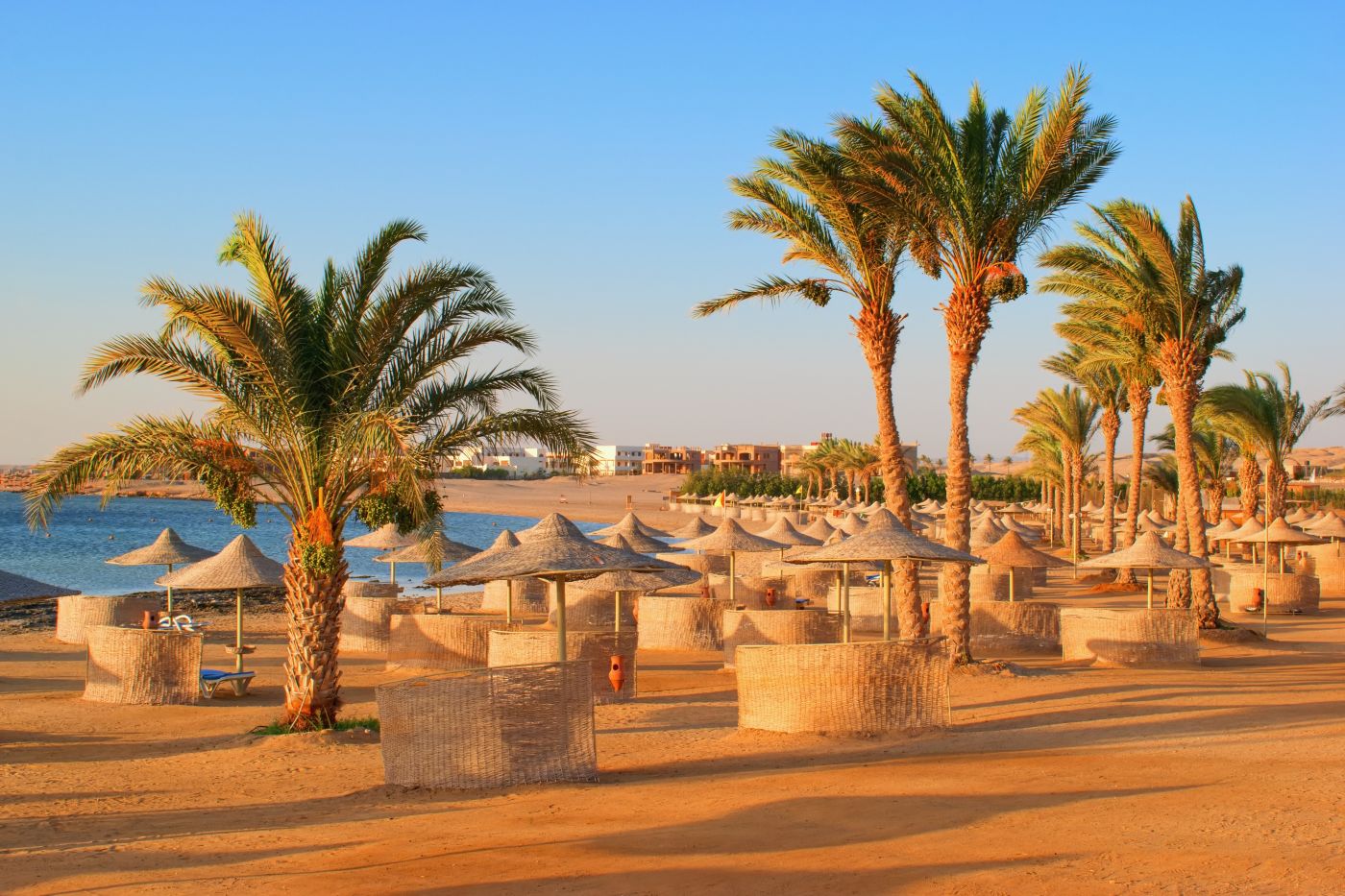Zamień szarugę na słoneczny Egipt 🌞😎 All inclusive w luksusowym 5* Fantazia Aqua Park Beach Marsa Alam za 2647 PLN 🏖️🍹