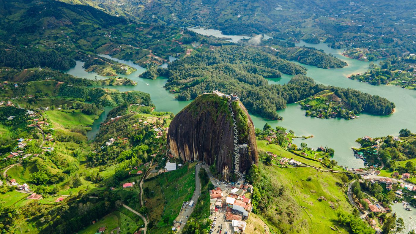 Odkryj cuda Kolumbii! 🇨🇴🦜 Bogota, Cartagena i Medellin w jednej podróży za 2771 PLN 🌴💃