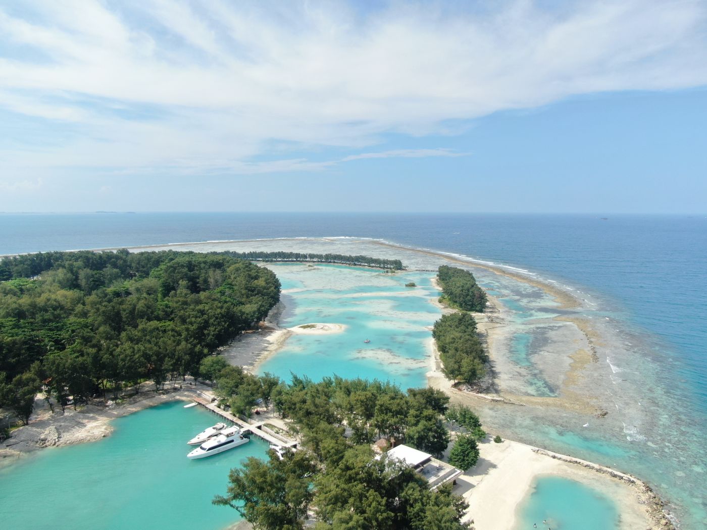Odwiedź archipelag tysiąca wysp 🏝️🐚 Loty do Indonezji + prom na Seribu od 2268 PLN ✈️⛴️