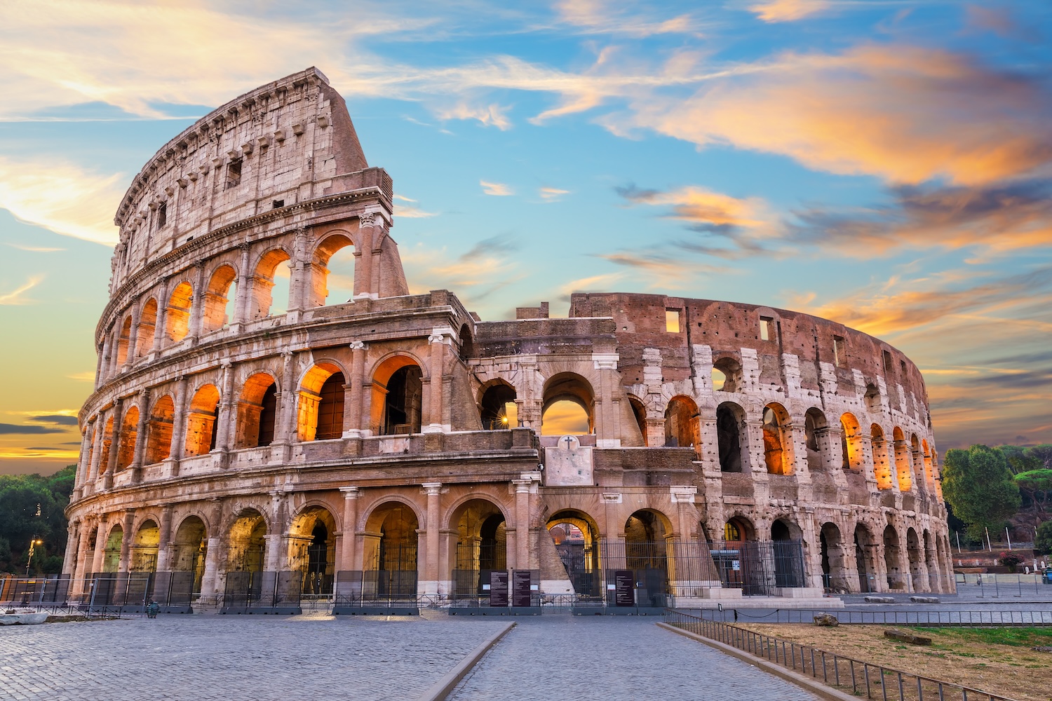 ✈️ Gdzie lecieć na weekend? Opcji nie brakuje 🤩 Loty od 130 PLN 🤑 Mediolan, Praga, Londyn, Rzym, Barcelona i Malta 😍