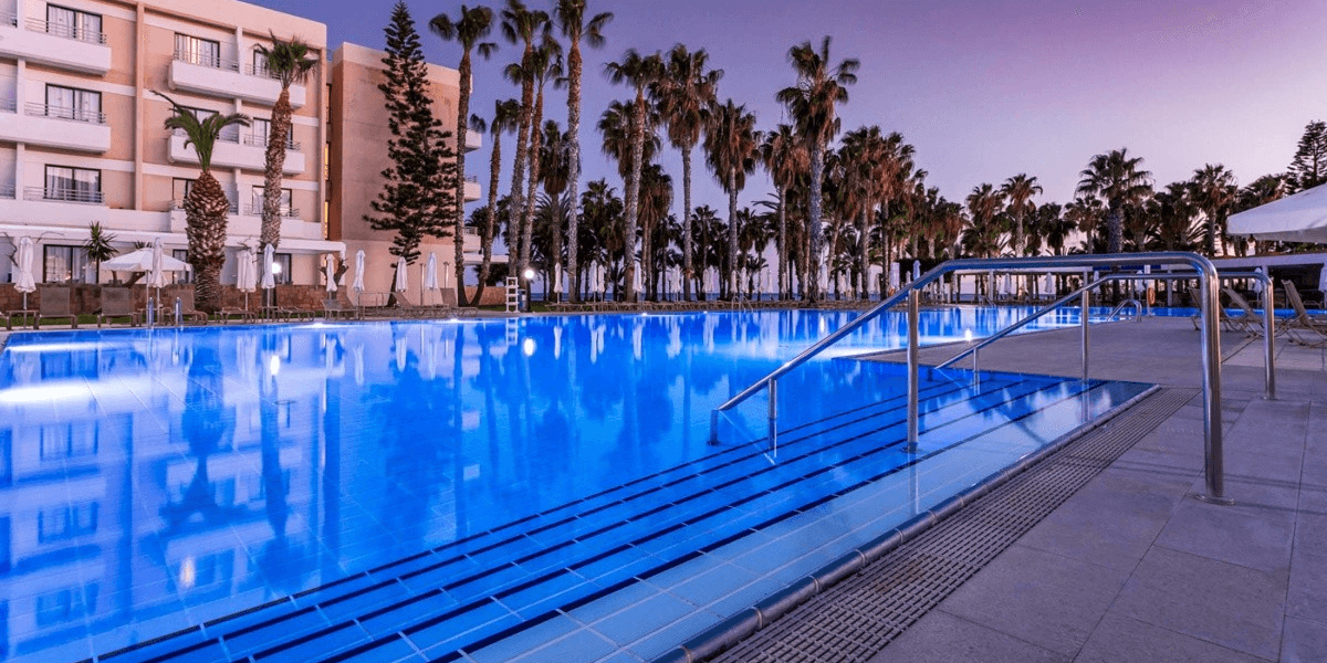 Cypr z all inclusive 🌊 Tydzień w 4* hotelu Louis Phaethon Beach za 2373 PLN