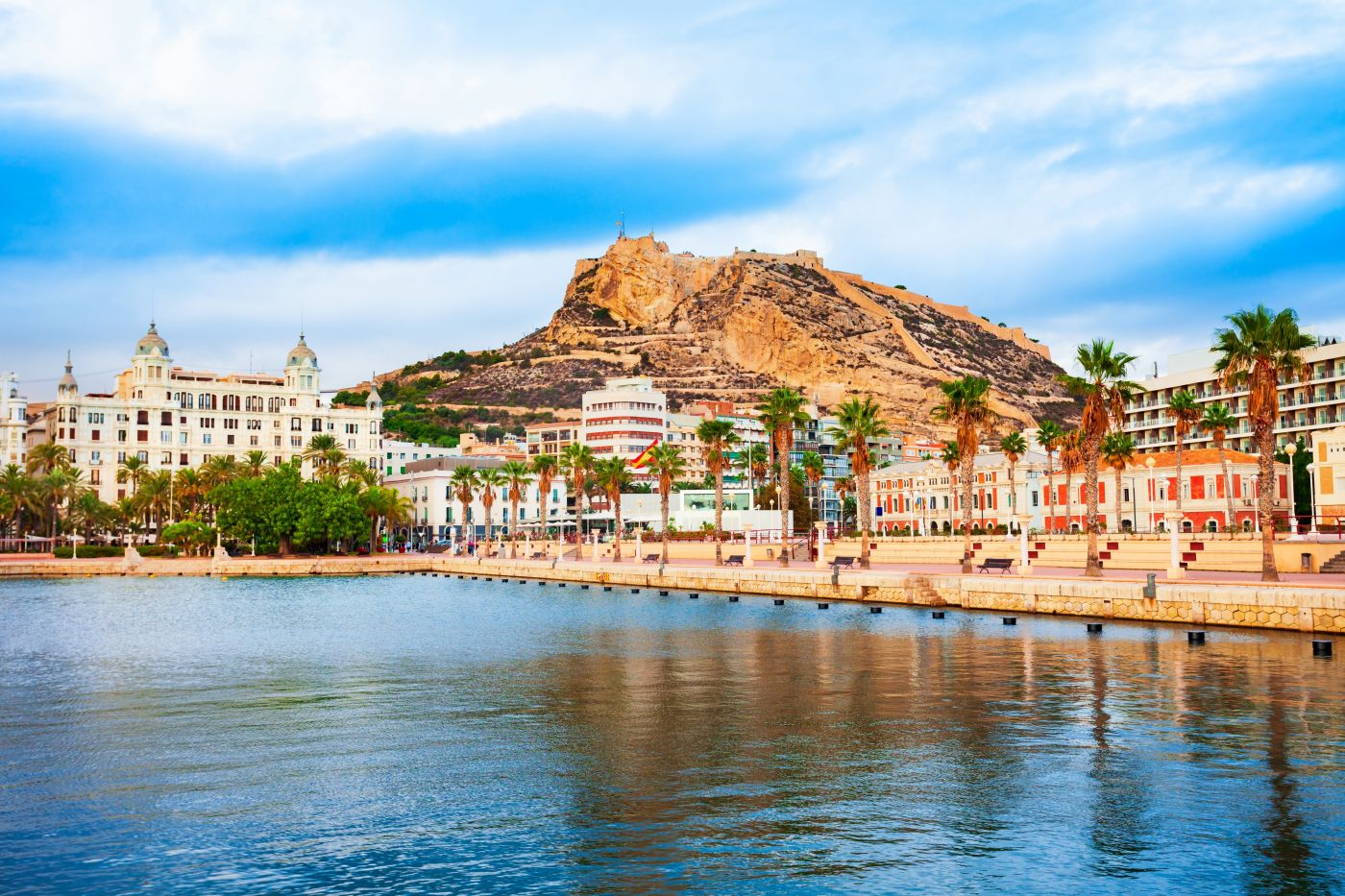 Alicante na weekend za 461 PLN 🥰🔥 Loty piątek wieczór – niedziela wieczór i hotel nad morzem 🌊😎