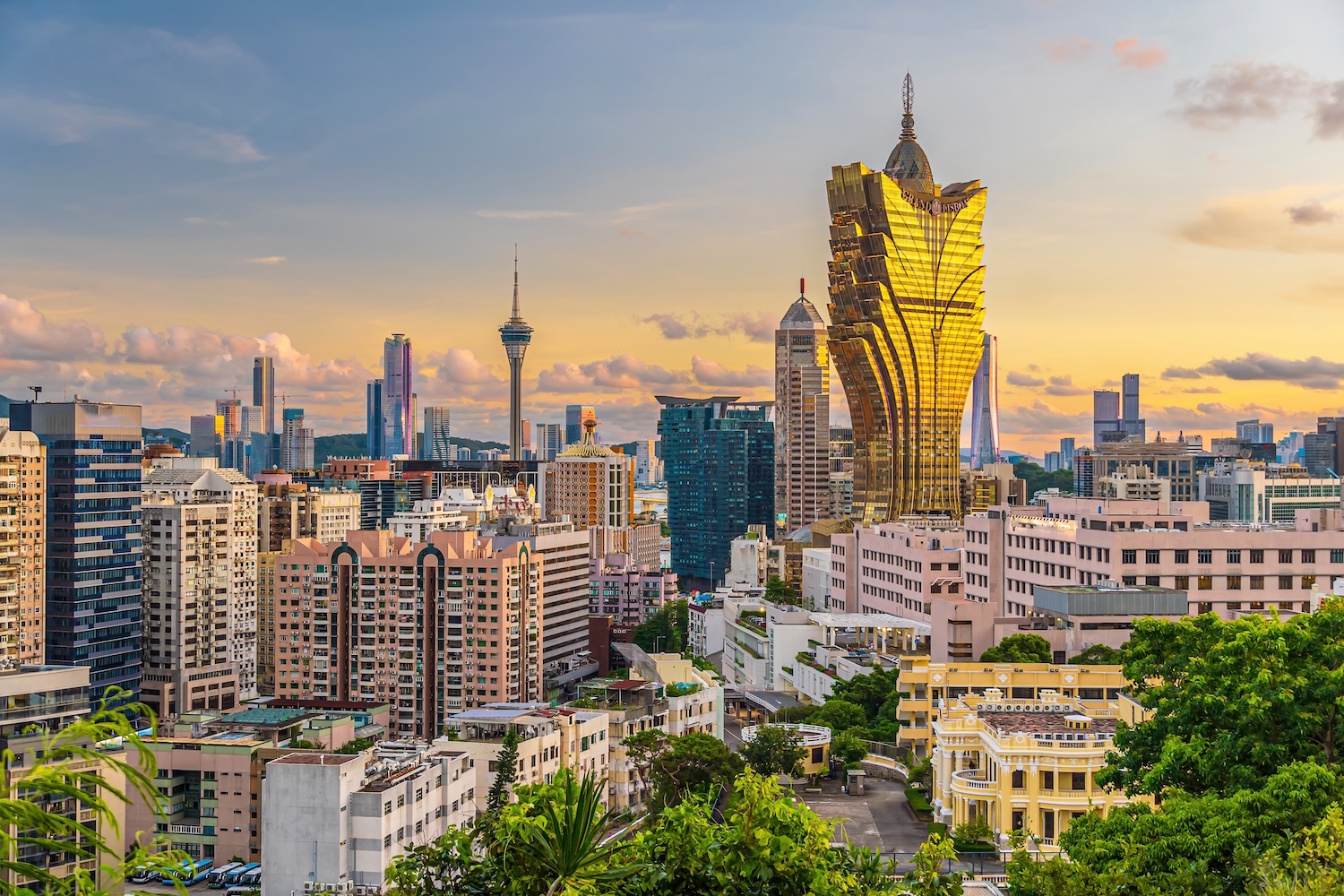 ❗️Azjatyckie Las Vegas pełne neonów 🎰😍 Loty do Makau z dużym bagażem od 2435 PLN ✈️🤩