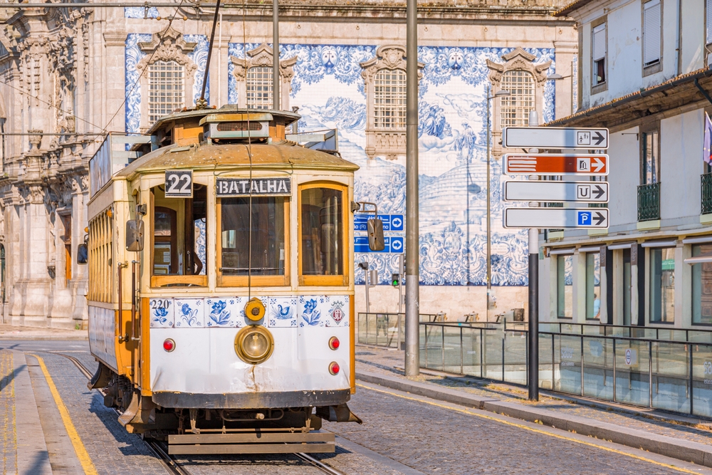 💠 Zatopieni w azulejos 💠 Portugalia z weekendem w supercenie 799 PLN (loty + 4* Dorma Almada Porto) 🌉🇵🇹