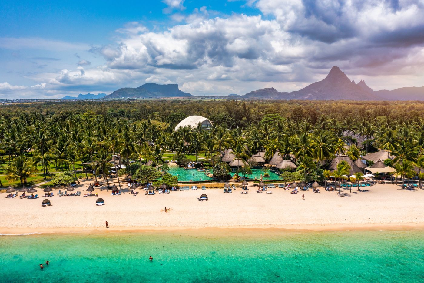 Ferie zimowe w raju 🌴 Wycieczka na Mauritius za 3180 PLN 🌅 Loty + apartament 60 m² przy plaży 🏖️
