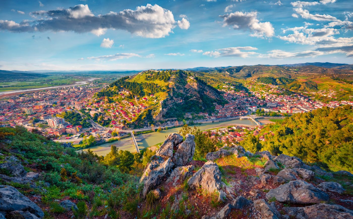 Zagraniczny city break w superniskiej cenie 255 PLN 🔥🤯 Loty, auto noclegi ze śniadaniami w Beracie 🇦🇱⛰️