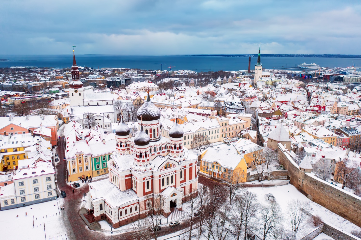 Weekend w Tallinie za jedyne 282 PLN 🔥🇪🇪 Loty na ferie + hotel w centrum