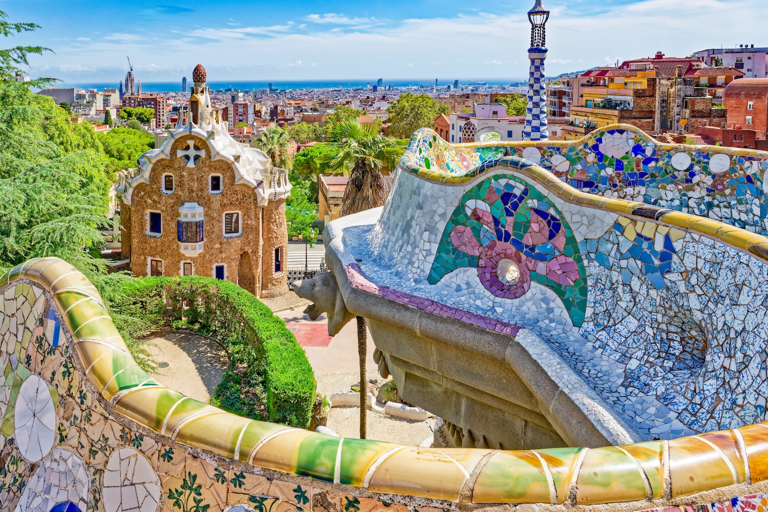 😍 WARTO 😍 Miasto Gaudíego na przedłużony weekend 😎 City break w Barcelonie za 699 PLN 🤯✨