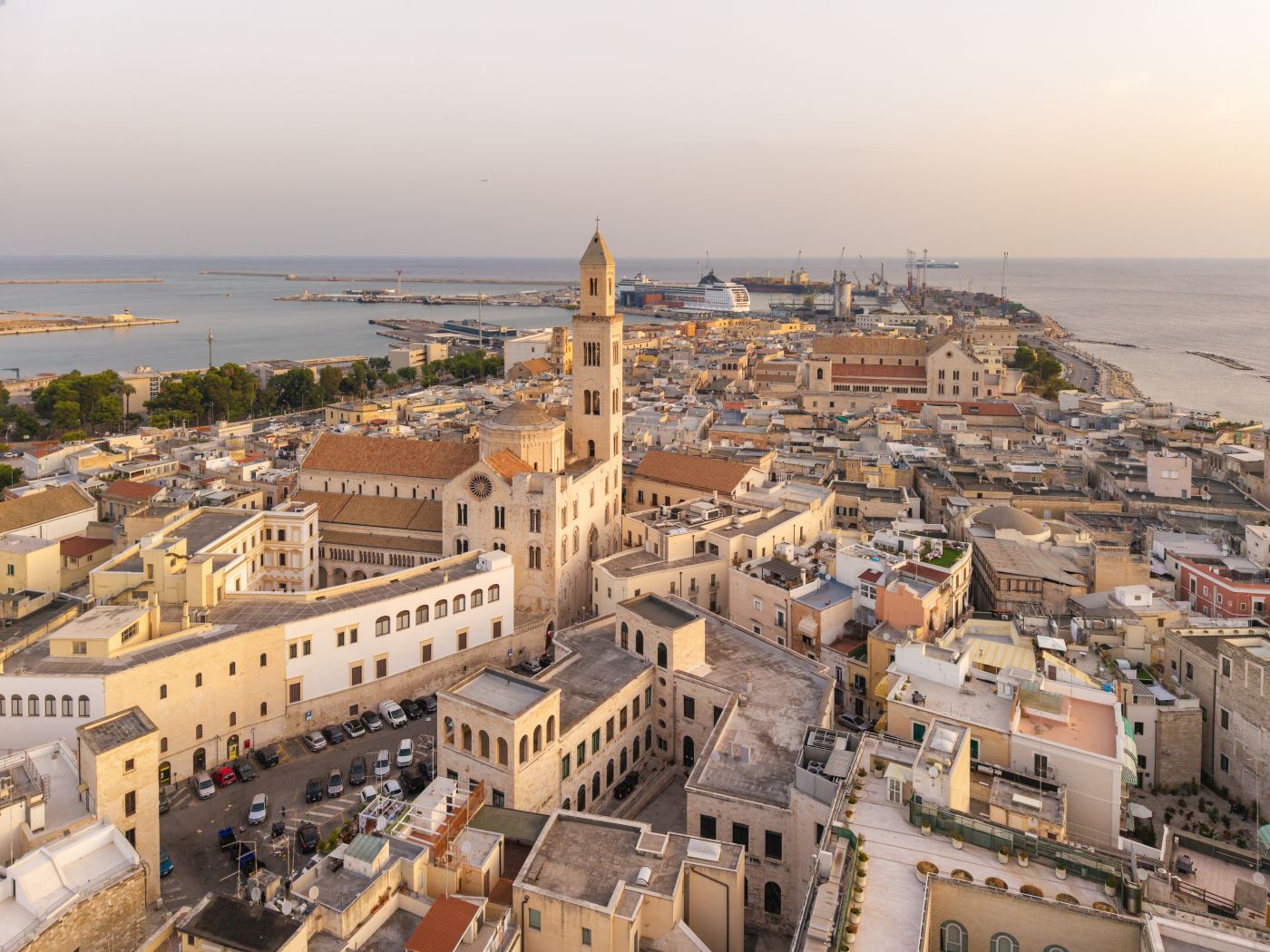 Apulia na weekend za 556 PLN 🏛️🌊 Bezpośrednie loty + noclegi w sercu Bari 💚🤍❤️